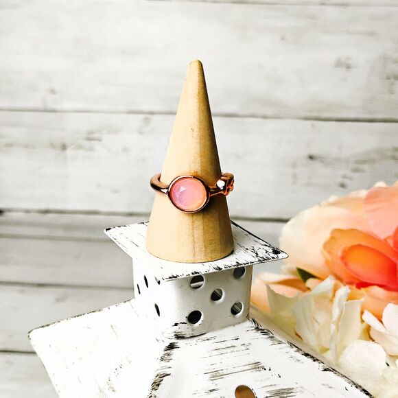 NEW Rose Gold Tone Pink Round Stone Ring w/Knot on Band Size 7 Boho Funky - Picture 1 of 5